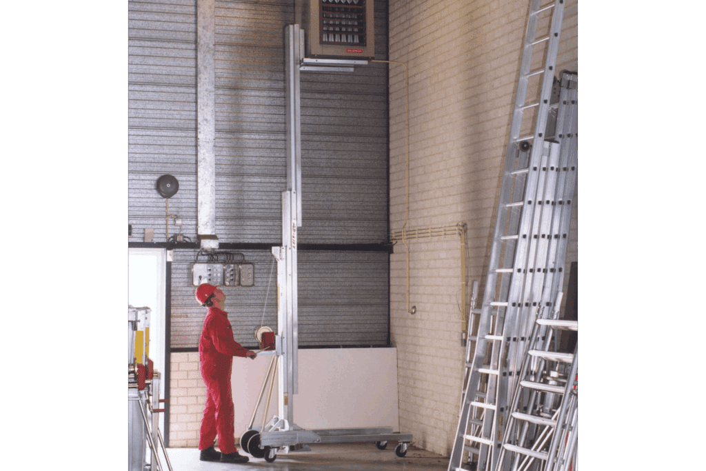 Materiaallift 300 kg tot max. 7,5 m telescopisch