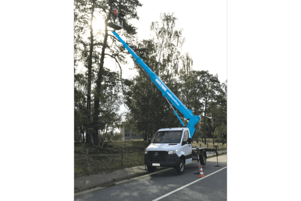 Telescoophoogwerker op vrachtwagen 23 meter
