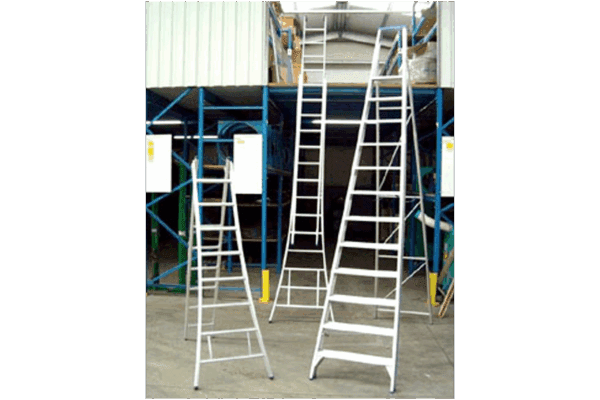 Trapladder 3 m stahoogte, 12 treden