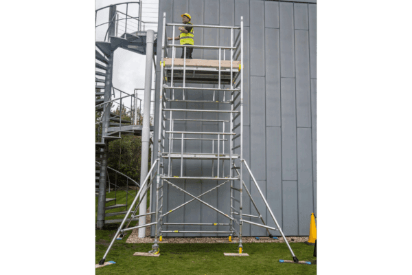 Rolsteiger aluminium 250 x 85 cm, vloerhoogte 8,20 m met geavanceerde veiligheidsleuning