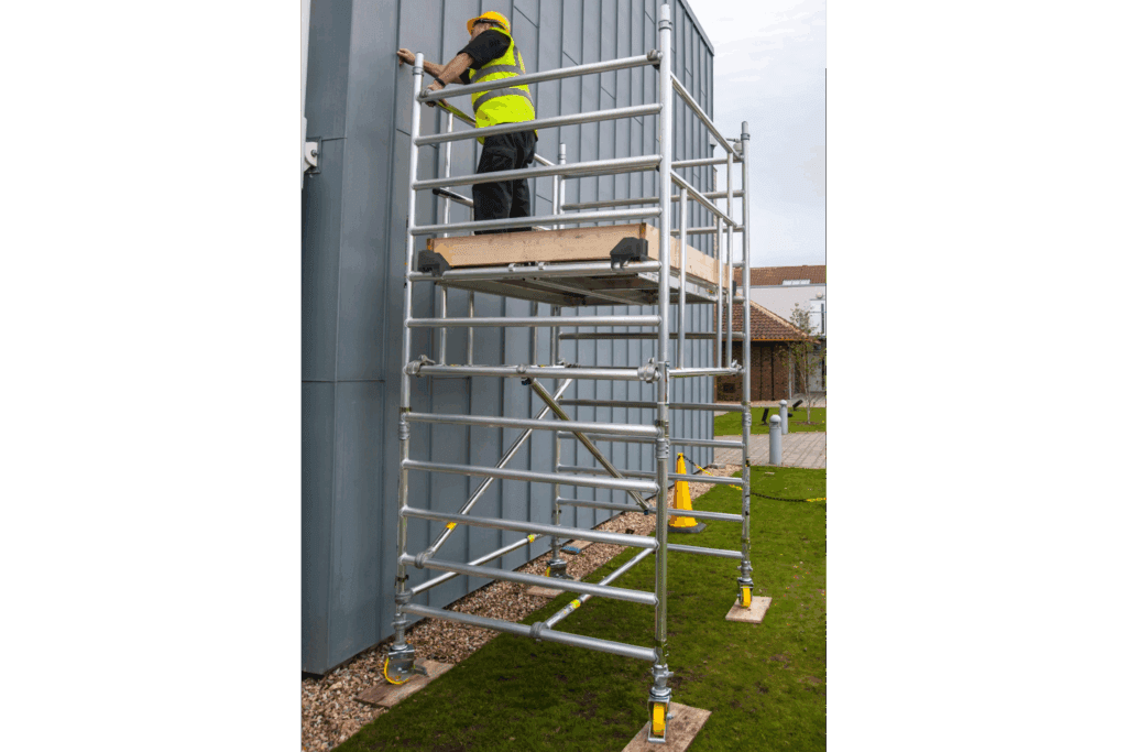 Rolsteiger aluminium 250 x 145 cm, vloerhoogte 10,20 m met geavanceerde veiligheidsleuning