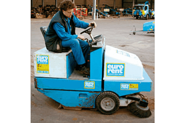 Zitveegmachine 115 cm diesel 18 pk