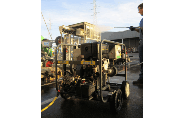 Hogedrukreiniger warm water 200 bar diesel