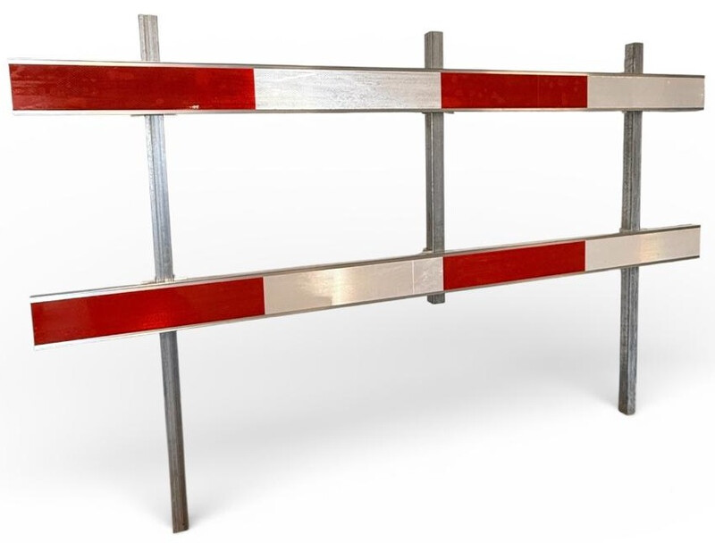 Aluminium afzetbareel SB250 2000 mm klasse 3 met rood-witte reflectiefolie en gegalvaniseerde poten 40x40 mm